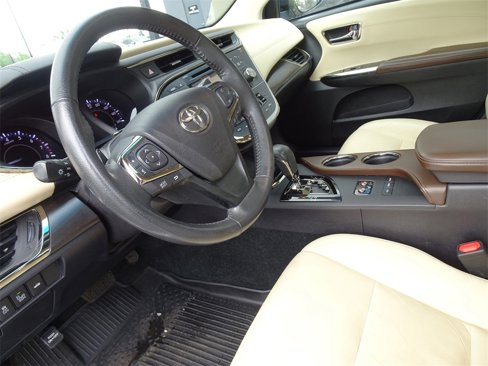 Used 2018 Toyota Avalon XLE Premium image 11