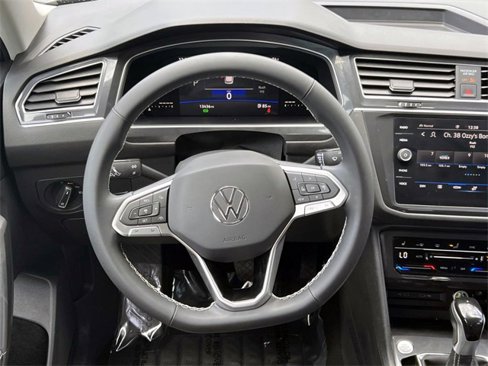 Used 2022 Volkswagen Tiguan SE image 13