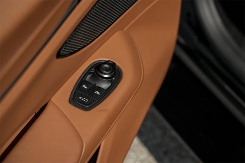 New 2025 Aston Martin V8 Vantage Coupe image 32