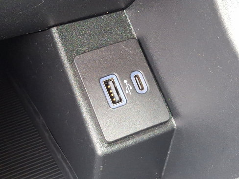 Used 2021 Ford Edge SE image 28