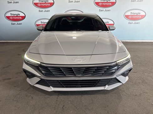 Used 2025 Hyundai Elantra SE image 2