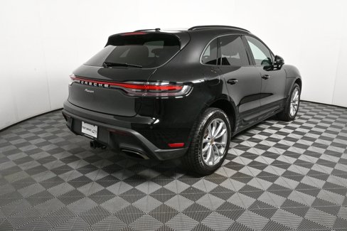 Certified 2025 Porsche Macan image 30
