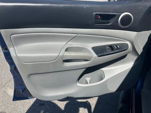 Used 2015 Toyota Tacoma 4x4 Access Cab V6 image 9