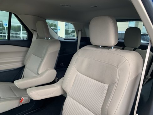 Used 2022 Ford Explorer XLT image 13