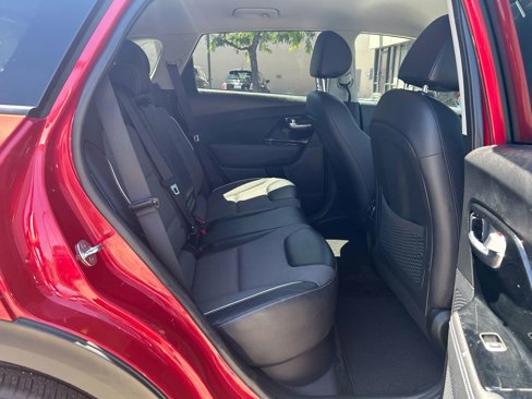 Used 2022 Kia Niro EX image 28