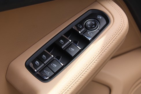Used 2024 Porsche Macan image 19