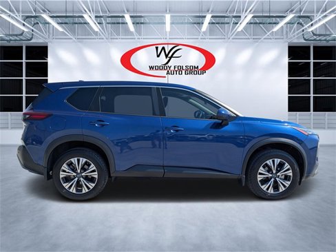 Used 2023 Nissan Rogue SV image 2