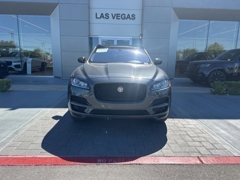Used 2018 Jaguar F-PACE Premium image 2