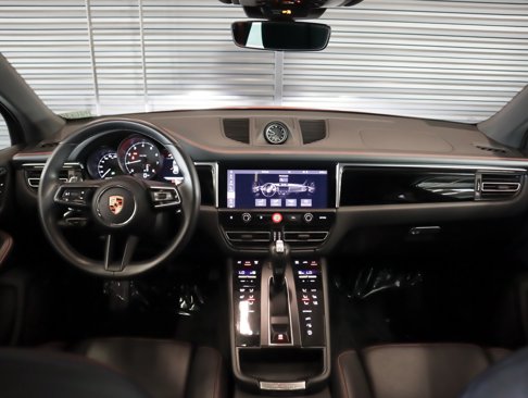 Certified 2024 Porsche Macan image 15