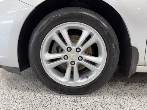 Used 2017 Chevrolet Cruze LT image 14