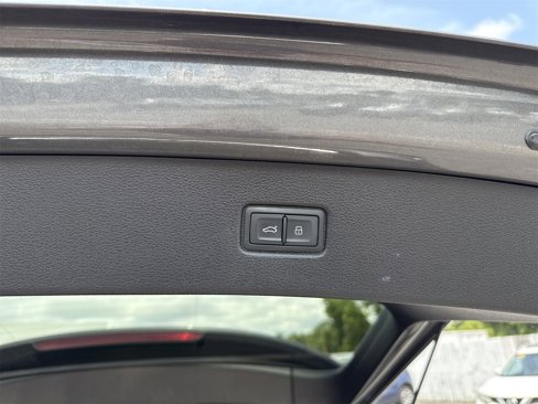 Used 2021 Audi Q7 3.0T Premium image 36