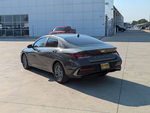 Used 2024 Hyundai Elantra SEL image 5