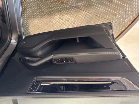 New 2025 Porsche Cayenne Turbo image 7