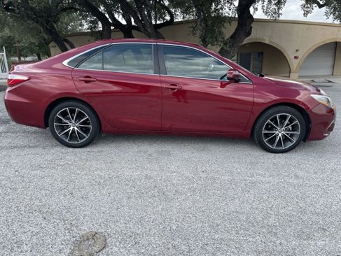 Used 2015 Toyota Camry XLE image 6