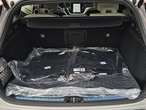 New 2025 Volvo V60 B5 Cross Country Ultra w/ Protection Package Premier image 11