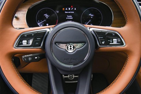 Used 2023 Bentley Bentayga image 37