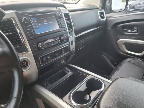 Used 2018 Nissan Titan SV w/ Chrome Package image 18