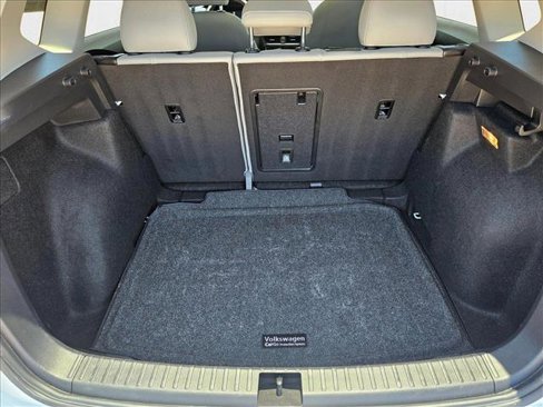 Used 2022 Volkswagen Taos SE w/ Panoramic Sunroof Package image 6