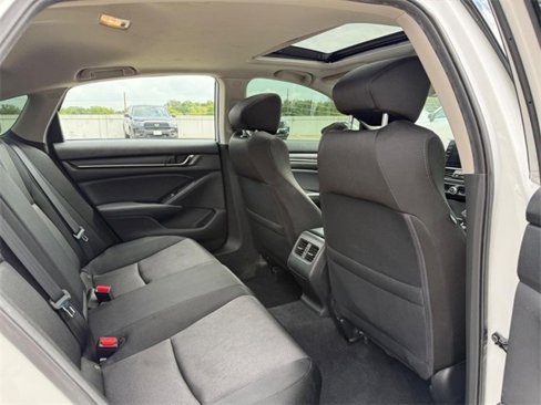 Used 2018 Honda Accord EX image 10