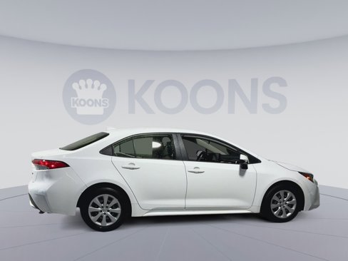 Used 2022 Toyota Corolla LE image 11