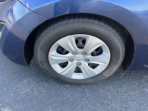 Used 2016 Hyundai Elantra SE image 9