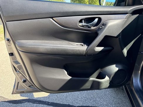 Used 2016 Nissan Rogue S image 17