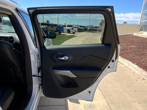 Used 2016 Jeep Cherokee Overland image 30