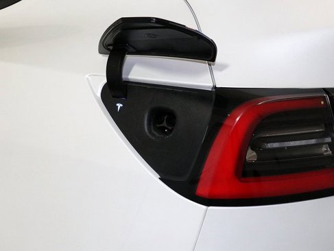 Used 2021 Tesla Model Y Long Range image 34