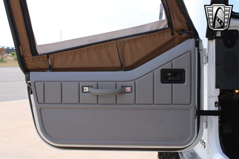 Used 1990 Jeep Wrangler S image 19