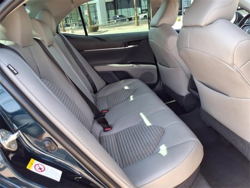 Used 2018 Toyota Camry SE image 17