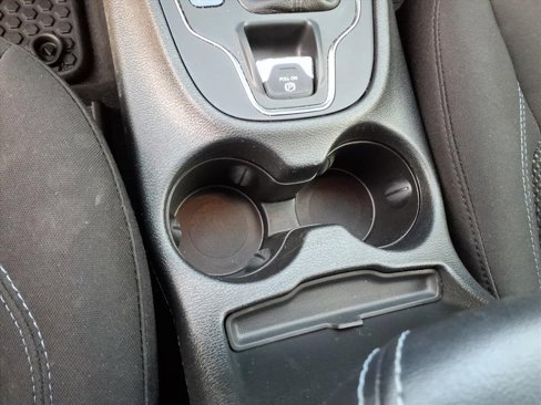 Certified 2019 Jeep Cherokee Latitude w/ Cold Weather Group image 17