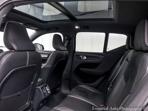 Used 2020 Volvo XC40 T4 R-Design image 15