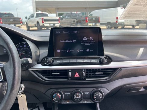 Used 2022 Kia Forte LXS image 31