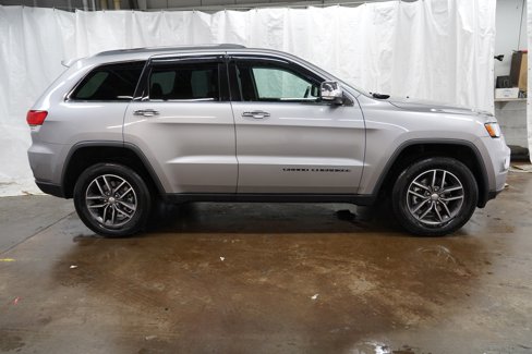 Used 2017 Jeep Grand Cherokee Limited image 2