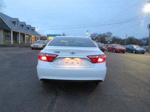 Used 2017 Toyota Camry LE image 6