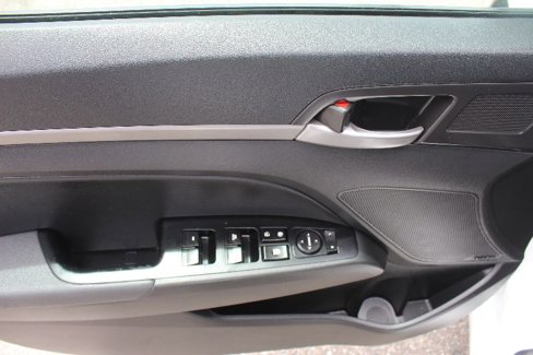 Used 2017 Hyundai Elantra Limited w/ Limited Tech Package 08 image 9