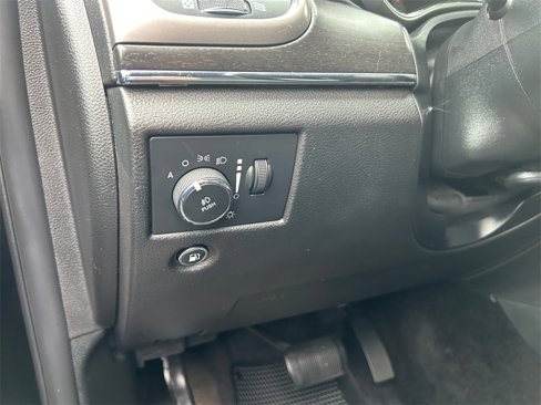 Used 2018 Jeep Grand Cherokee Limited image 16