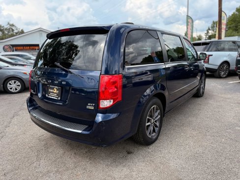 Used 2017 Dodge Grand Caravan SXT image 5
