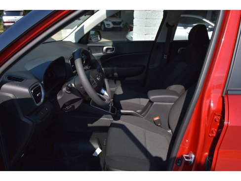 New 2025 Hyundai Venue SE image 10