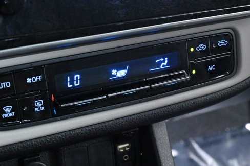 Used 2017 Toyota Corolla LE image 16