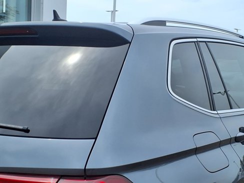 Used 2018 Volkswagen Tiguan SEL image 28