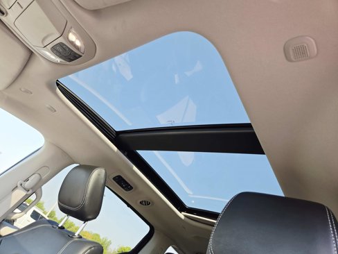 Used 2024 Chrysler Pacifica Touring-L image 10