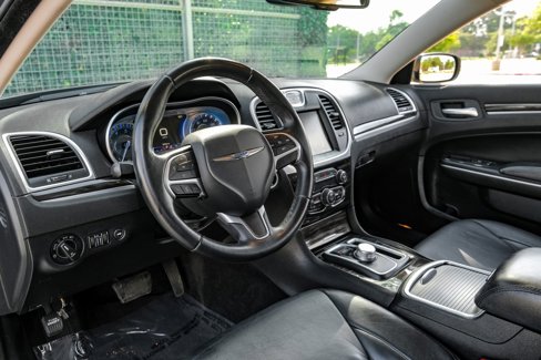 Used 2015 Chrysler 300 Limited w/ Driver Convenience Group image 3