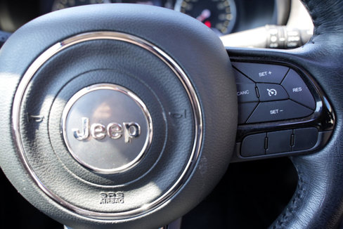 Used 2017 Jeep Renegade Altitude image 38