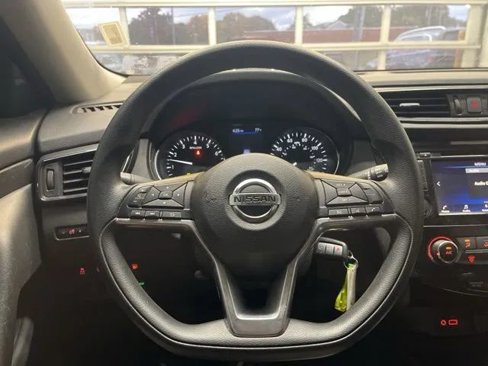 Used 2020 Nissan Rogue S image 17
