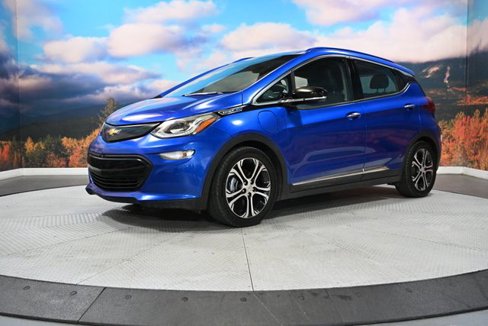 Used 2017 Chevrolet Bolt Premier w/ Driver Confidence II Package image 4