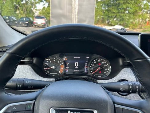 Used 2022 Jeep Compass Latitude image 24
