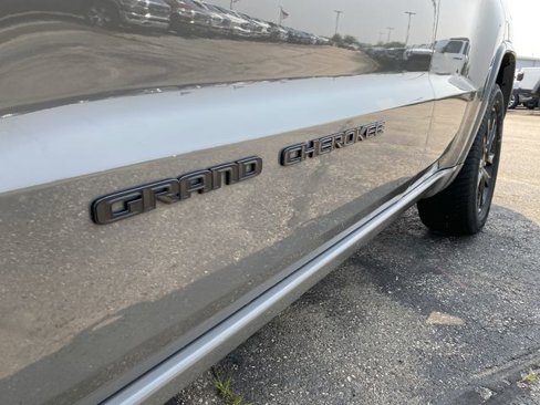 Used 2021 Jeep Grand Cherokee Laredo X image 38