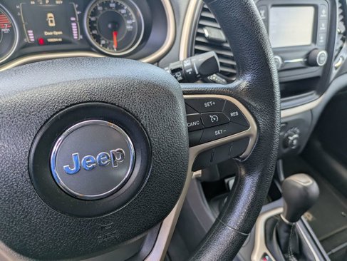 Used 2016 Jeep Cherokee Sport image 20
