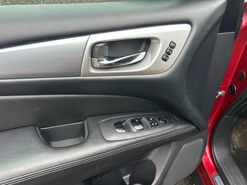 Used 2017 Nissan Pathfinder SL image 38